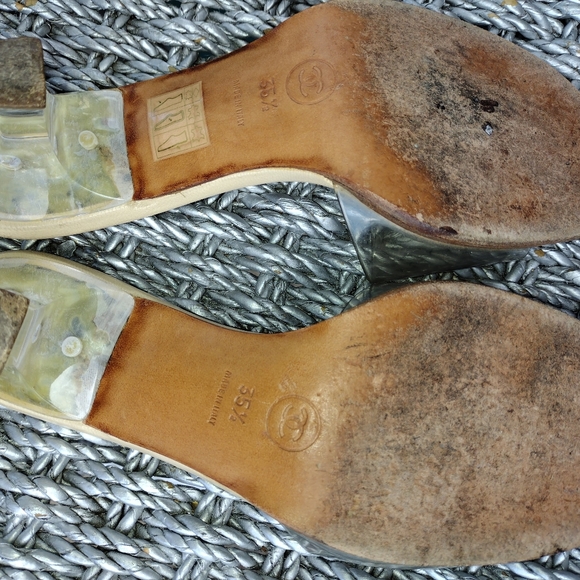 VINTAGE MULES BY CHANEL - Picture 2 of 3